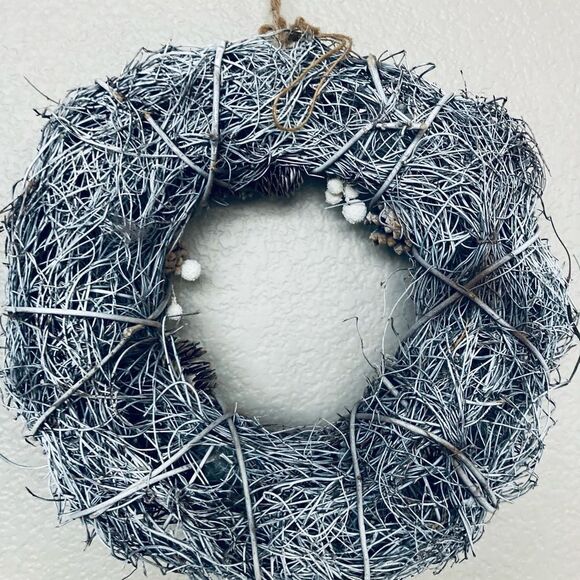 Rustic Winter Holiday Christmas Pine Wreath - Picture 5 of 6